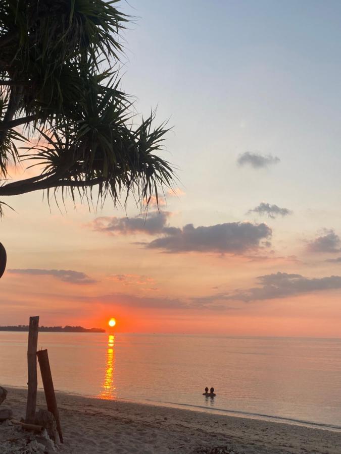 Oktavia Bungalows Gili Air Bagian luar foto
